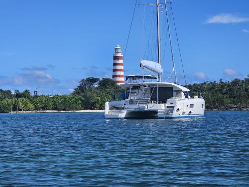 Catamaran Lagoon 420 for hire in Ribishi