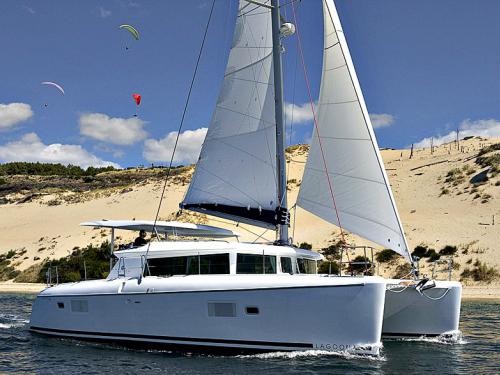 Catamaran Lagoon 420 for rent in Finikas