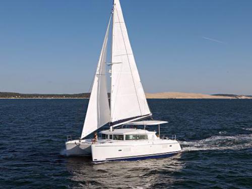 Katamaran Lagoon 420 in Charlestown chartern