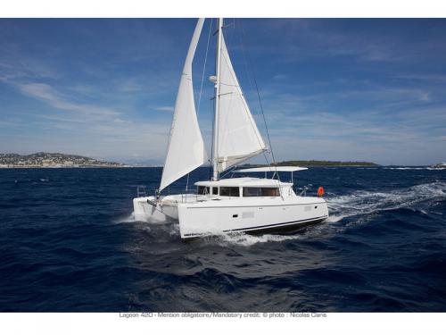 Catamaran Lagoon 420 for rent in Skiathos