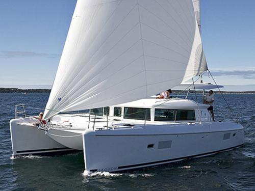 Catamaran Lagoon 421 available for charter in Lisbon