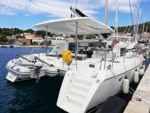 Katamaran Lagoon 420 Yachtcharter in ACI Marina Trogir