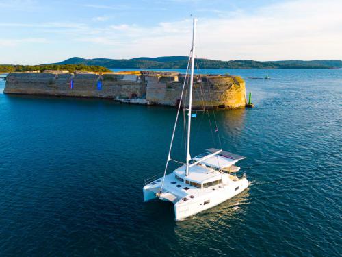 Cat Lagoon 420 for hire in Sibenik
