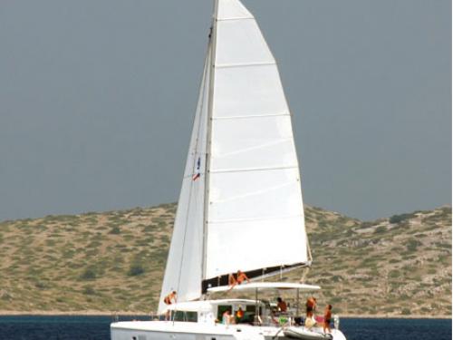 Catamaran Lagoon 420 for charter in Sukosan Bibinje