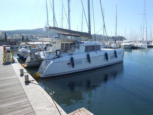 Catamaran Lagoon 421 for charter in Nettuno Catamaran Lagoon 421 for charter in Nettuno