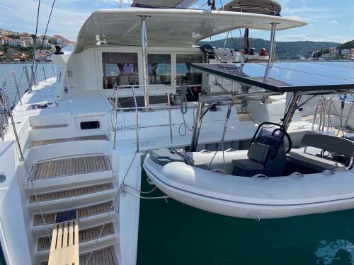 Catamaran Lagoon 421 for hire in Rogoznica