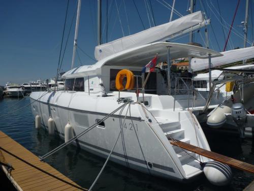 Katamaran Lagoon 421 chartern in Sibenik