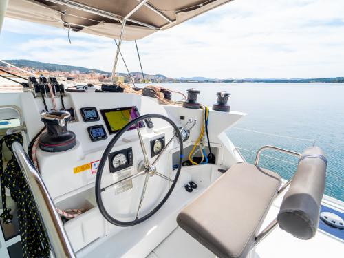 Katamaran Lagoon 421 Yachtcharter in Sibenik