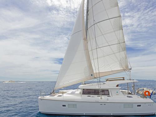 Cat Lagoon 421 available for charter in Athens