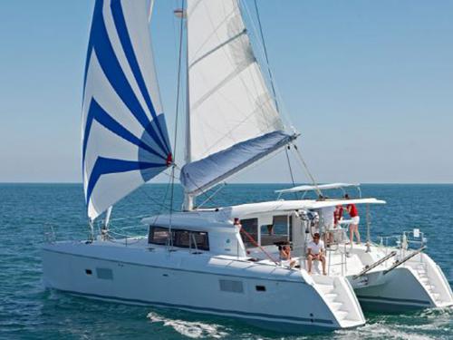 Katamaran Lagoon 421 S2 chartern in Marina Ibiza