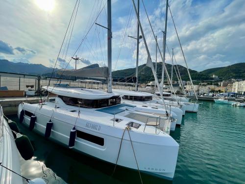 Cat Lagoon 43 available for charter in Salerno