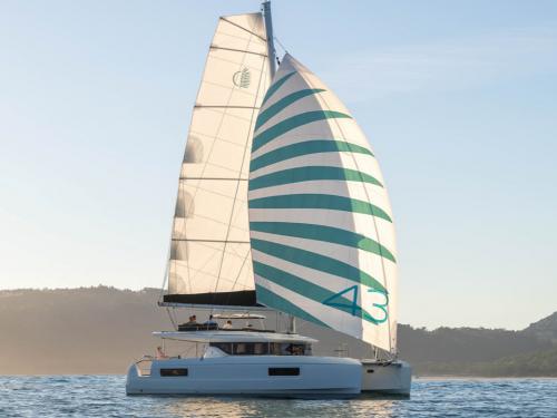 Katamaran Lagoon 43 Yachtcharter in Benitses Marina