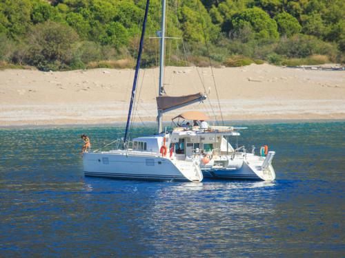 Kat Lagoon 440 chartern in Ece Saray Marina