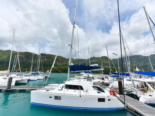 Catamaran Lagoon 440 for rent in Eden Island Marina
