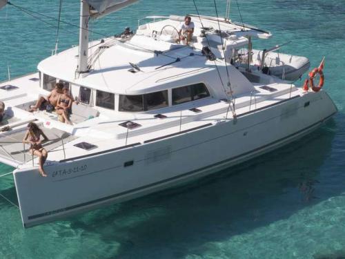 Catamaran Lagoon 440 for rent in Nettuno