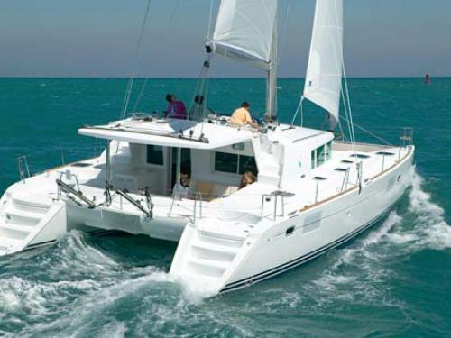 Cat Lagoon 440 for charter in Marina di Portorosa