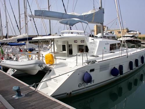 Catamaran Lagoon 440 available for charter in Puntone