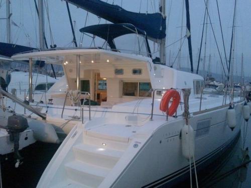 Kat Lagoon 440 chartern in Marina Alimos Kalamaki