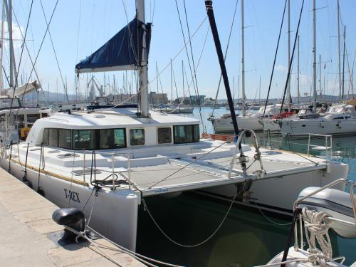 Cat Lagoon 440 for charter in Sukosan Bibinje