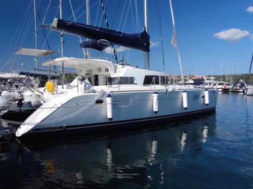 Catamaran Lagoon 440 for rent in Marina Punat
