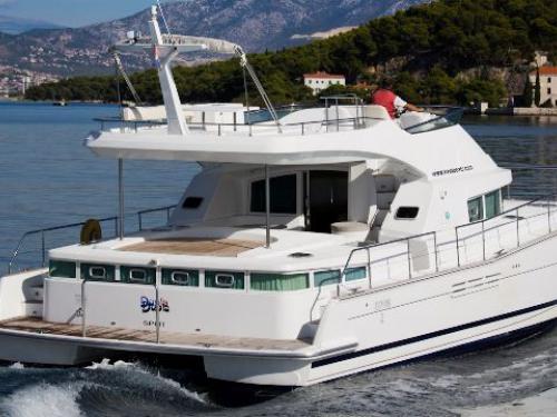 Katamaran Lagoon 44 Power chartern in ACI Marina Split