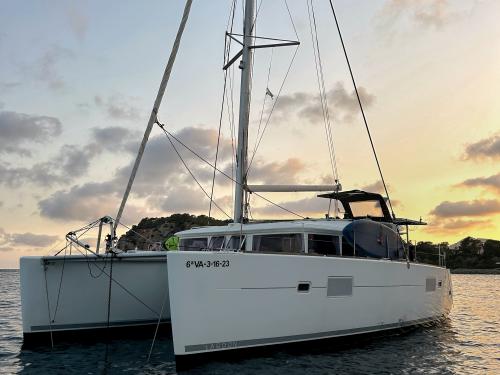 Catamaran Lagoon 450 for charter in Santa Eularia des Riu Catamaran Lagoon 450 for charter in Santa Eularia des Riu