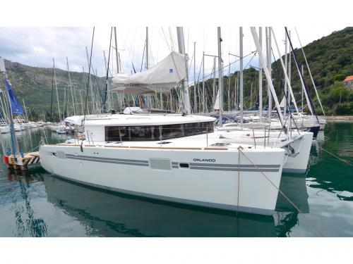 Cat Lagoon 450 F for rent in Komolac
