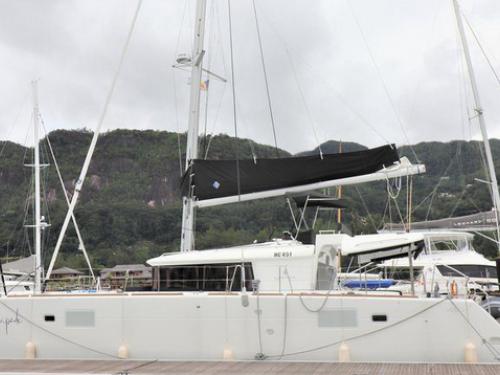 Kat Lagoon 450 Yachtcharter in Eden Island Marina