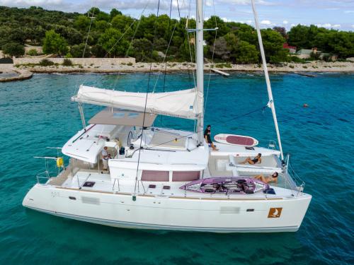 Catamaran Lagoon 450 for rent in Trogir