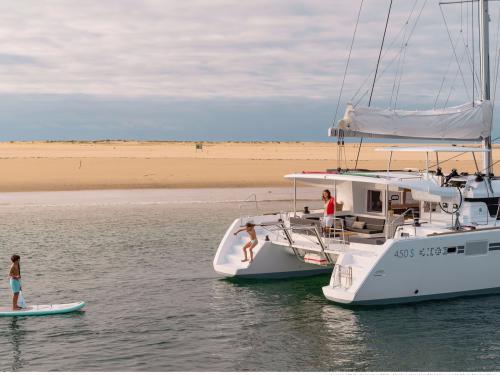 Kat Lagoon 450 chartern in Hyeres