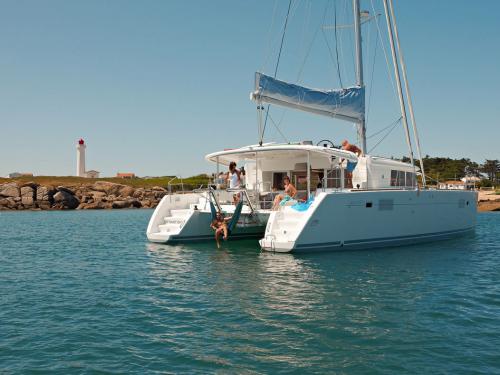 Kat Lagoon 450 chartern in Athen