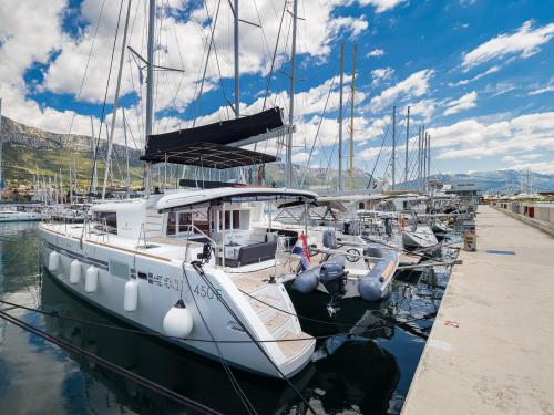 Cat Lagoon 450 available for charter in Kastela