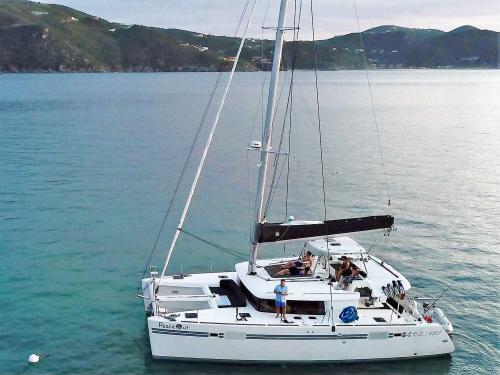 Katamaran Lagoon 450 Yachtcharter in Hodges Creek Marina