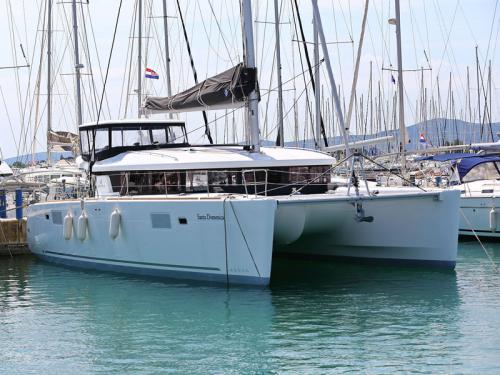 Catamaran Lagoon 450 available for charter in Sukosan Bibinje