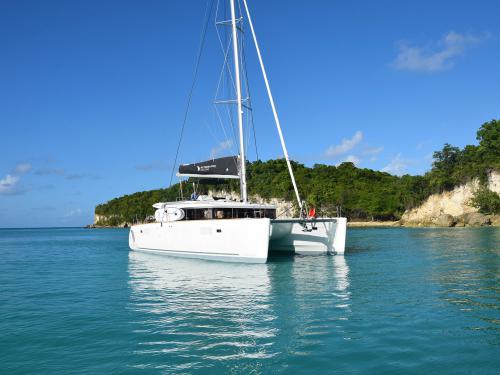 Catamaran Lagoon 450 for rent in Le Marin