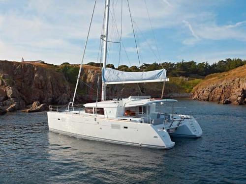 Cat Lagoon 450 F for charter in Grimaud