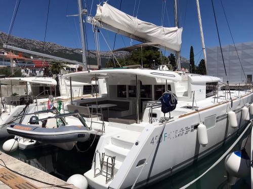 Cat Lagoon 450 F for charter in Kastel Gomilica