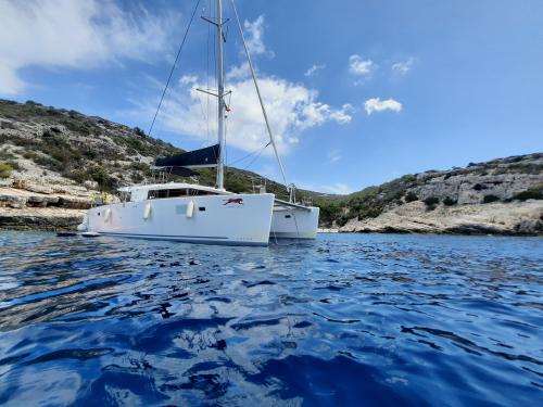 Katamaran Lagoon 450 F Yachtcharter in Marina Kastela