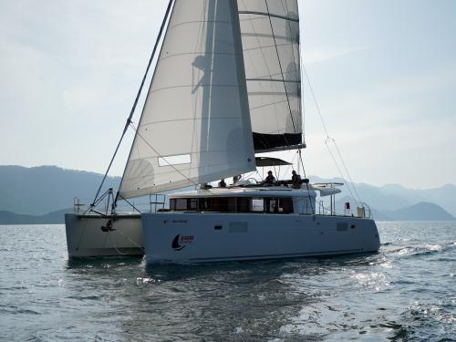 Catamaran Lagoon 450 F for hire in Albatros Marina
