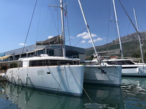 Kat Lagoon 450 F Yachtcharter in Kastel Gomilica