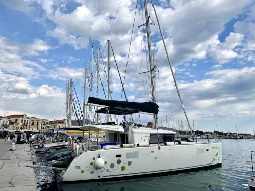 Catamaran Lagoon 450 F for rent in Lefkas Marina