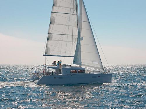 Catamaran Lagoon 450 F for charter in Lefkas Marina