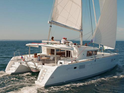 Catamaran Lagoon 450 F for charter in Lefkas Marina