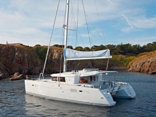 Cat Lagoon 450 F for rent in Athens