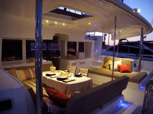 Kat Lagoon 450 F chartern in Cole Bay