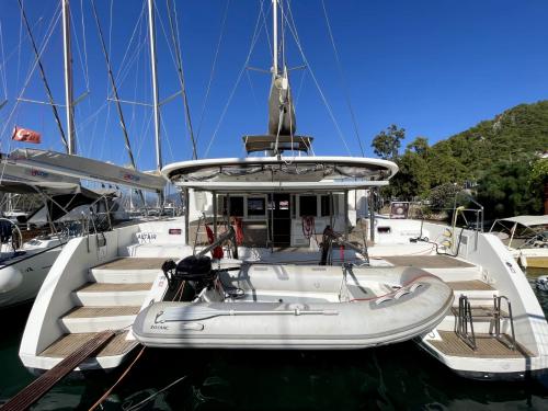 Cat Lagoon 450 F available for charter in Athens