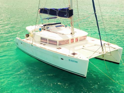Catamaran Lagoon 450 F for rent in Le Marin