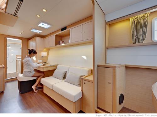 Kat Lagoon 450 F Yachtcharter in Marina La Lonja