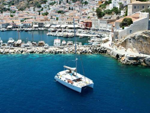 Kat Lagoon 450 F Yachtcharter in Nikiana Marina