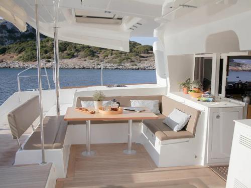 Katamaran Lagoon 450 F chartern in Athen